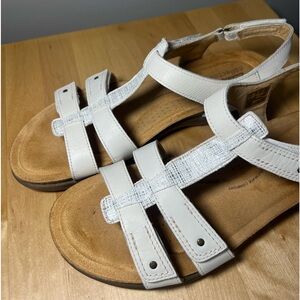 Clark’s White Leather Walking Shoes Sandals Size 11 CLEAN Ultimate Comfort